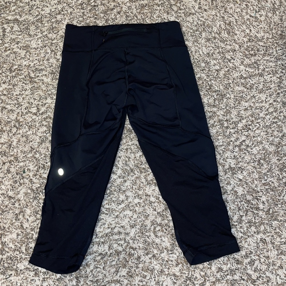 Lululemon sz 6 cropped black leggings fitness comfort cute tight athletic wear
